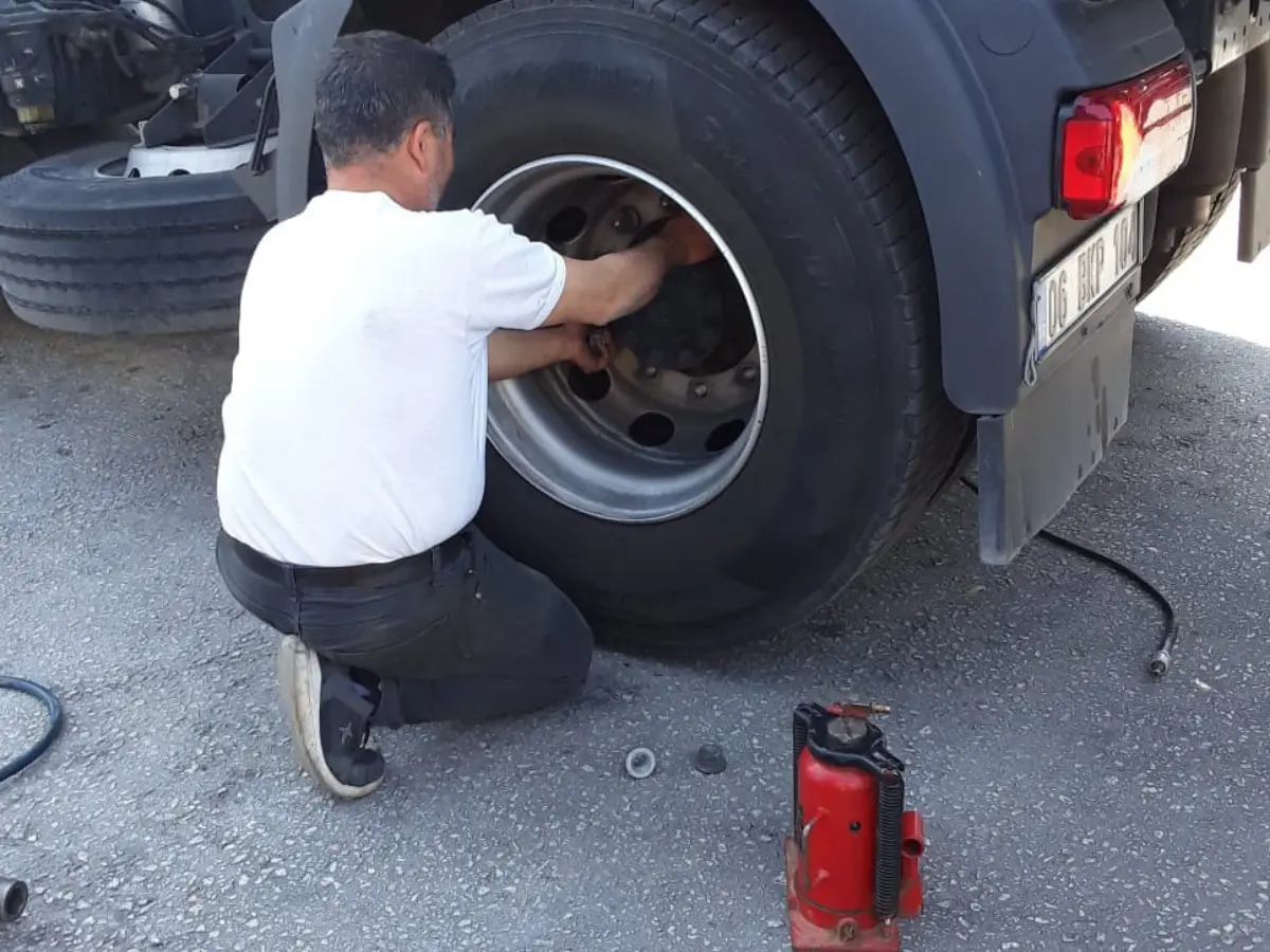 Yenifoça Oto Lastikçi